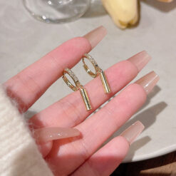 金屬風嶄新的開始鋯石耳環
